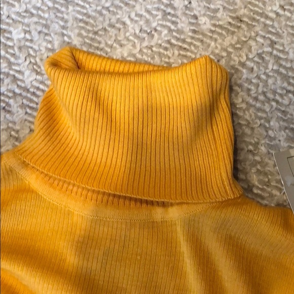 ochre turtleneck lightweight knit - Picture 6 of 13
